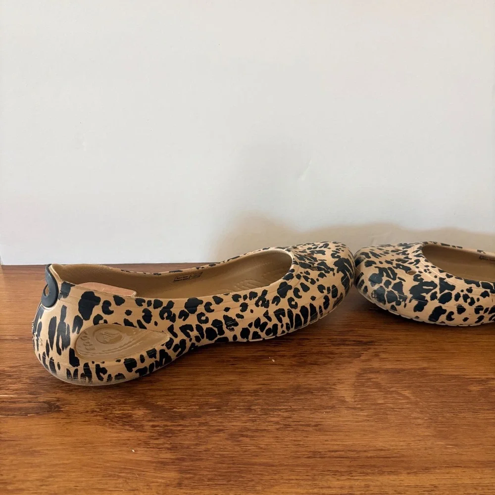 Crocs Kadee Leopard animal Print ballet Flats Womens 7 Tan Black Slip On Shoes